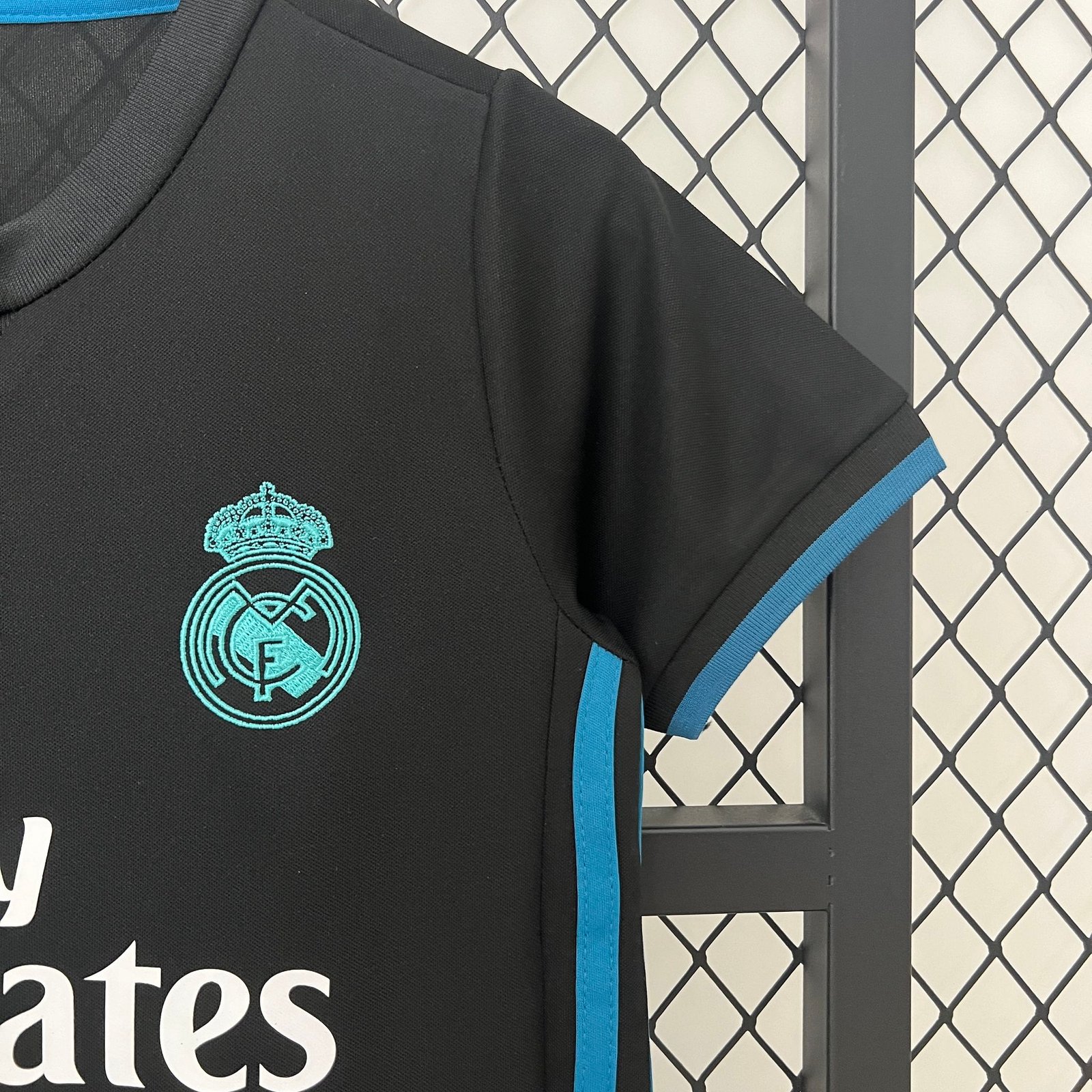 real madrid 17-18 Away Retro Kid Kits Youth Apparels Jersey - Image 8