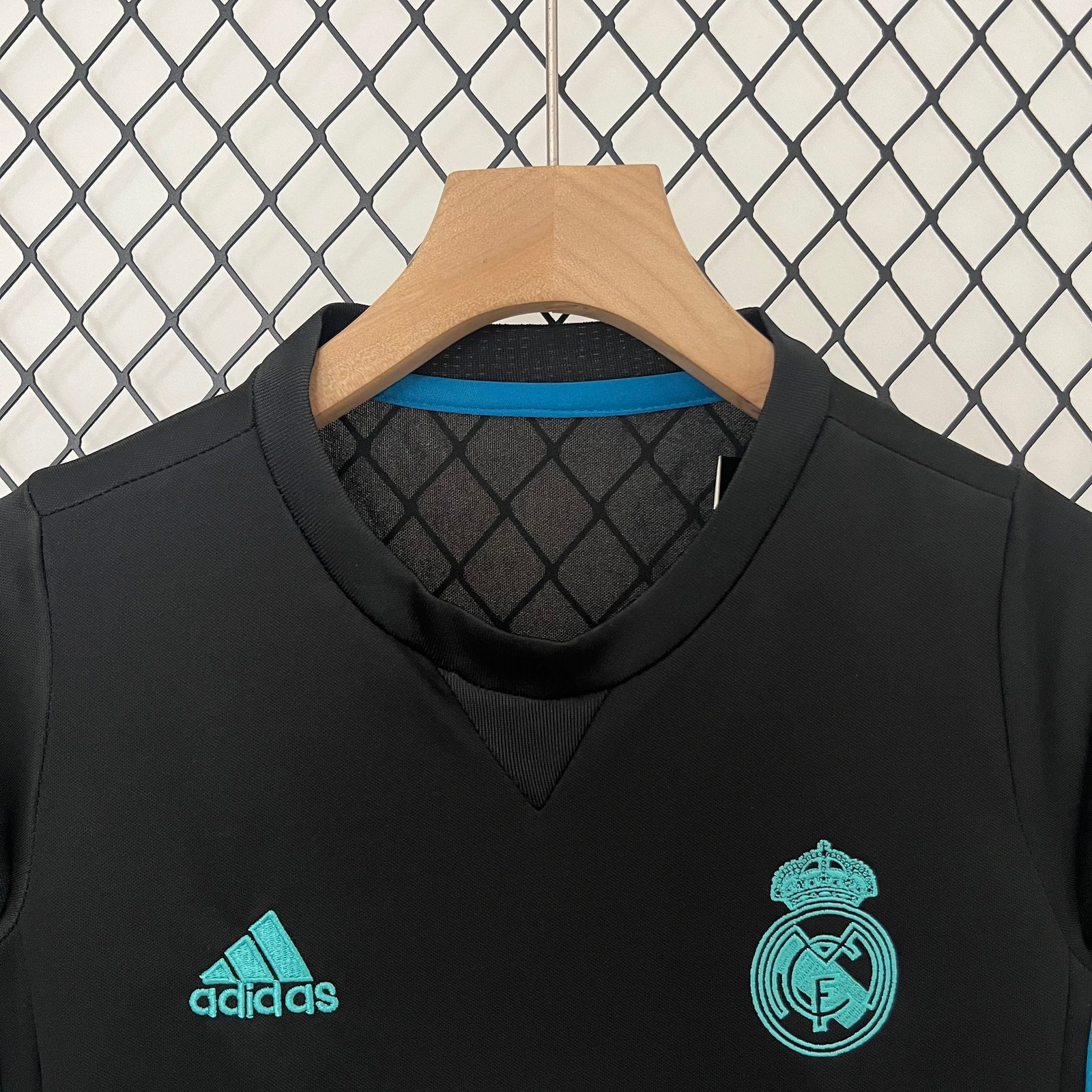 real madrid 17-18 Away Retro Kid Kits Youth Apparels Jersey - Image 10