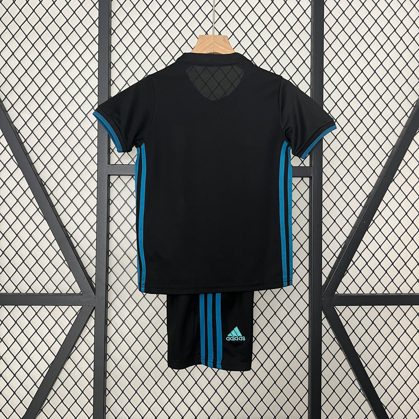 real madrid 17-18 Away Retro Kid Kits Youth Apparels Jersey - Image 3