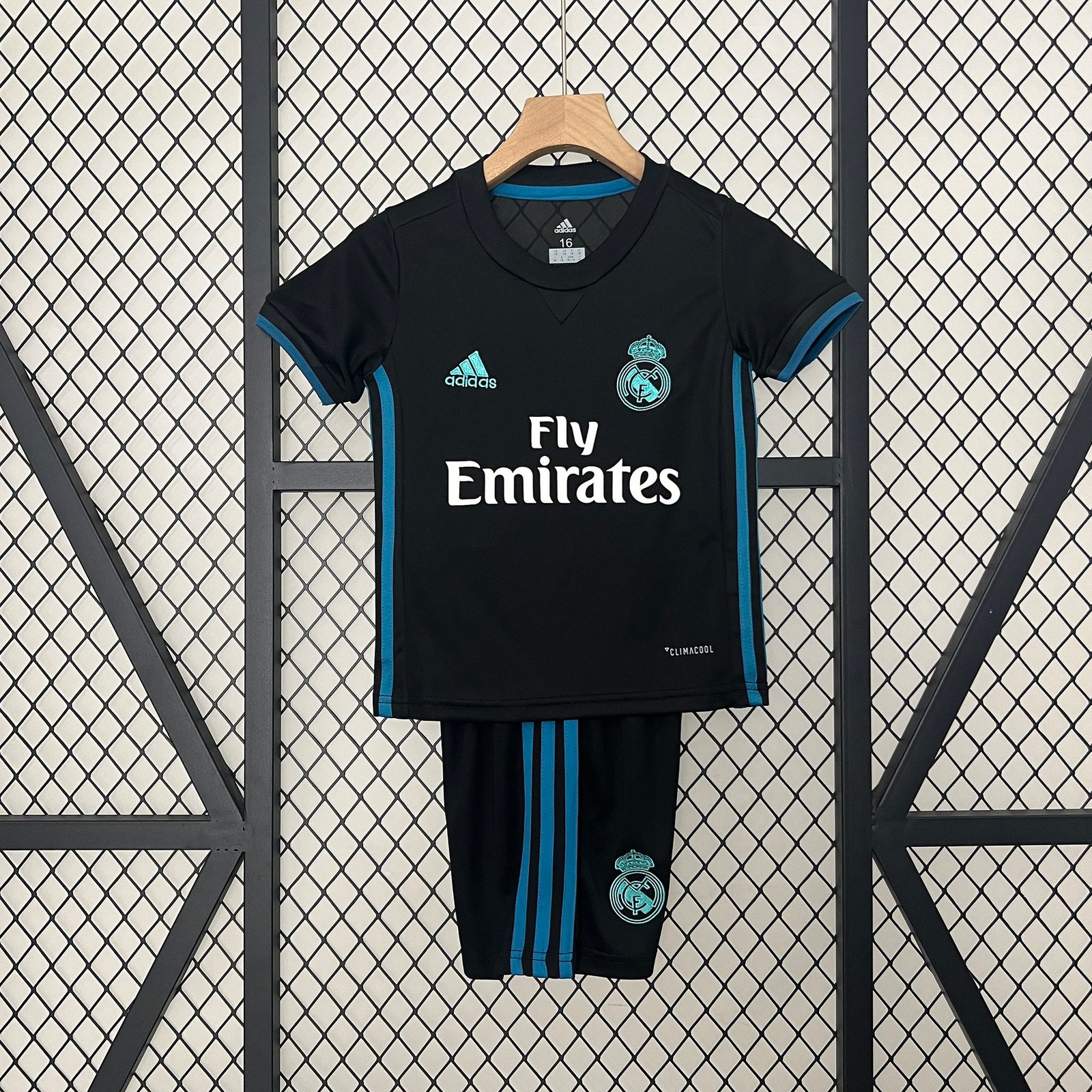 real madrid 17-18 Away Retro Kid Kits Youth Apparels Jersey - Image 2